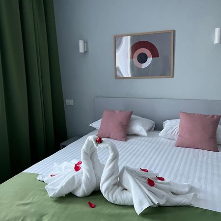 Astra Hotel Кэлимэнешти Экстерьер фото