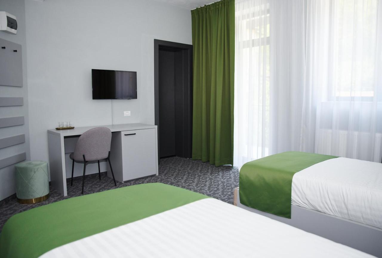 Astra Hotel Кэлимэнешти Экстерьер фото