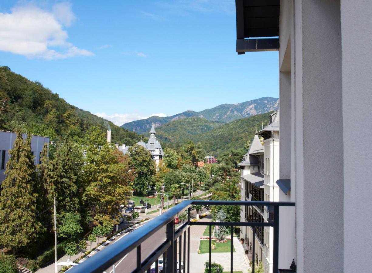 Astra Hotel Кэлимэнешти Экстерьер фото