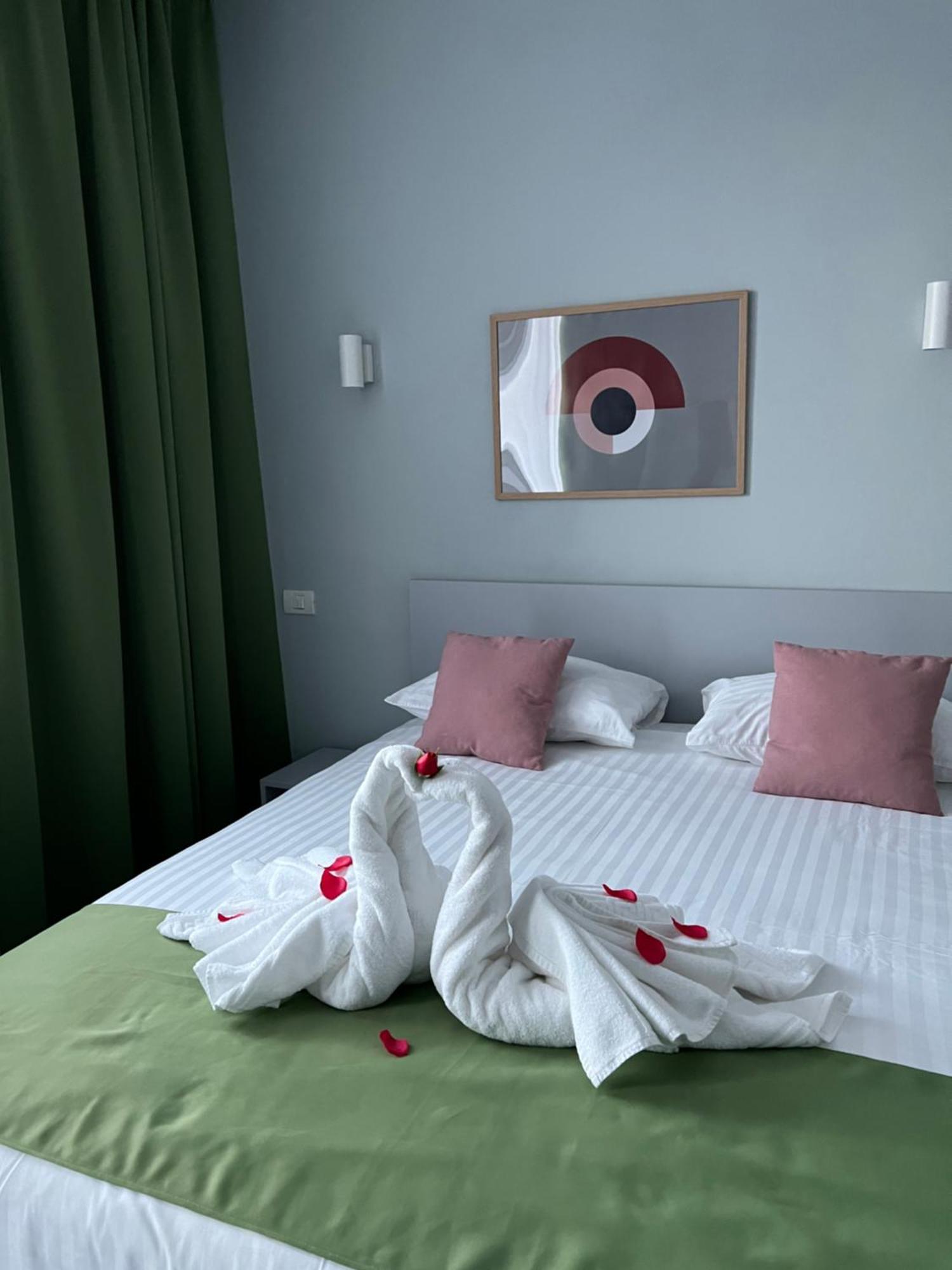 Astra Hotel Кэлимэнешти Экстерьер фото